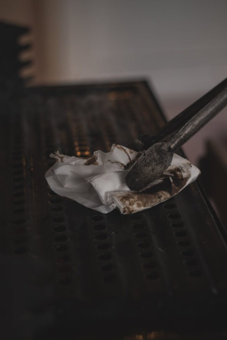 Grill Cleaning Without a Brush: 3 Effective Alternatives